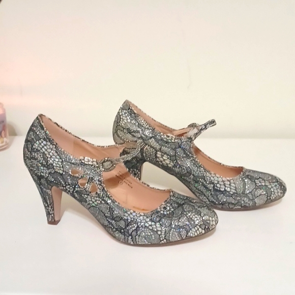 Cambridge Select, size 9, black and silver heels - Picture 1 of 5